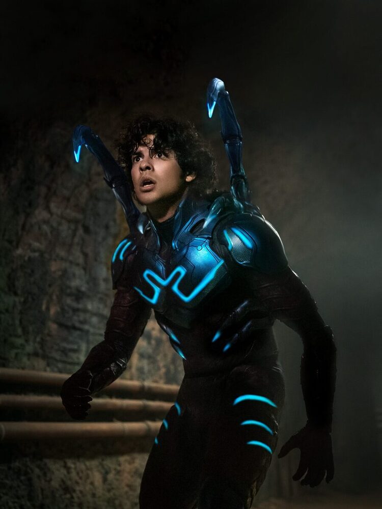 Do kín dorazil Blue Beetle, nový superhrdina v mimozemskom brnení s toľkými možnosťami!