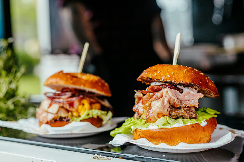 Bratislavský Aupark bude vonať najlepšími burgrami zo Slovenska a z Čiech. Burger Festival sa vracia.