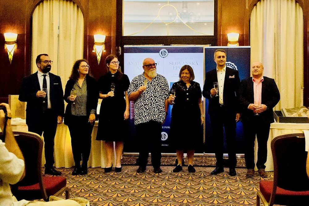 Včera sme v priestoroch hotela Radisson Blu Carlton Bratislava uviedli do života dve exkluzívne publikácie