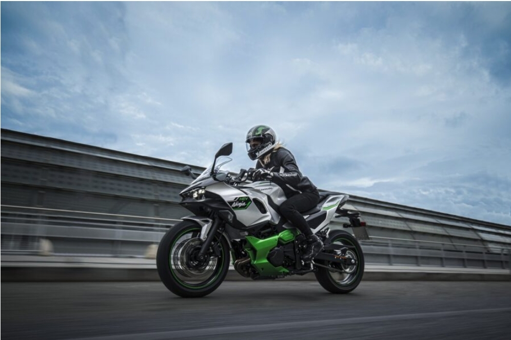 Kawasaki Ninja 7 Hybrid – Efektivita, výkon a zábava v jednom