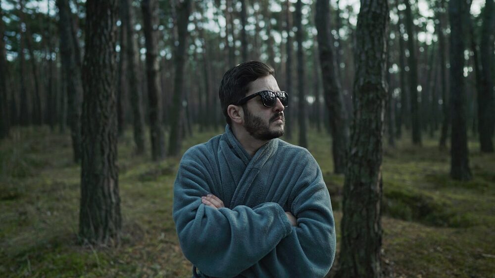 Martin Krížik predstavuje videoklip k vznešenej a silnej piesni Borovicový les