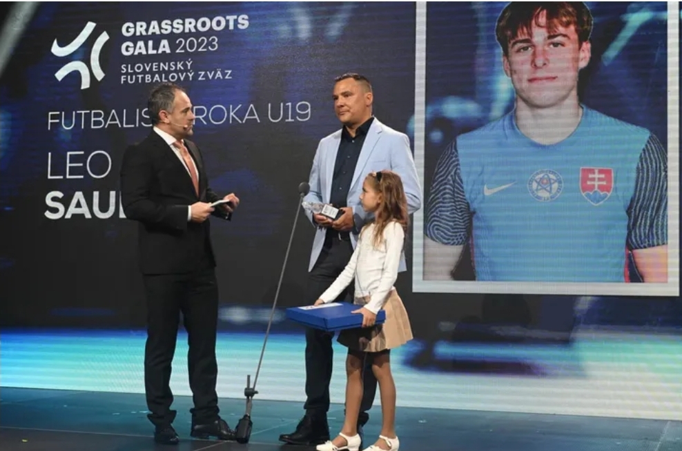 GRASSROOTS – Grassroots Gala 2023: Cena pre najlepšieho hráča do 19 rokov pre Lea Sauera