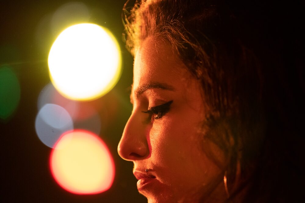 Back To Black je poctou talentu, sile a úprimnosti Amy Winehouse