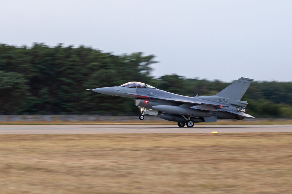 Prvé dve lietadlá F-16 prileteli na Slovensko
