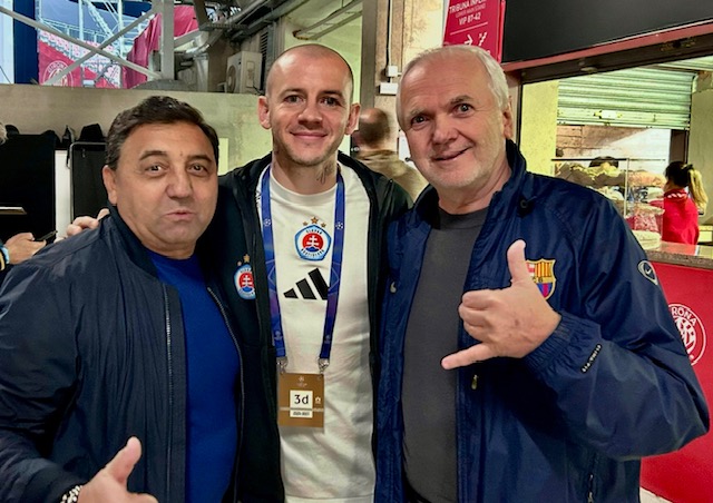 Klientov FutbalTour bavil v Barcelone slovenský spevák Igor Kmeťo
