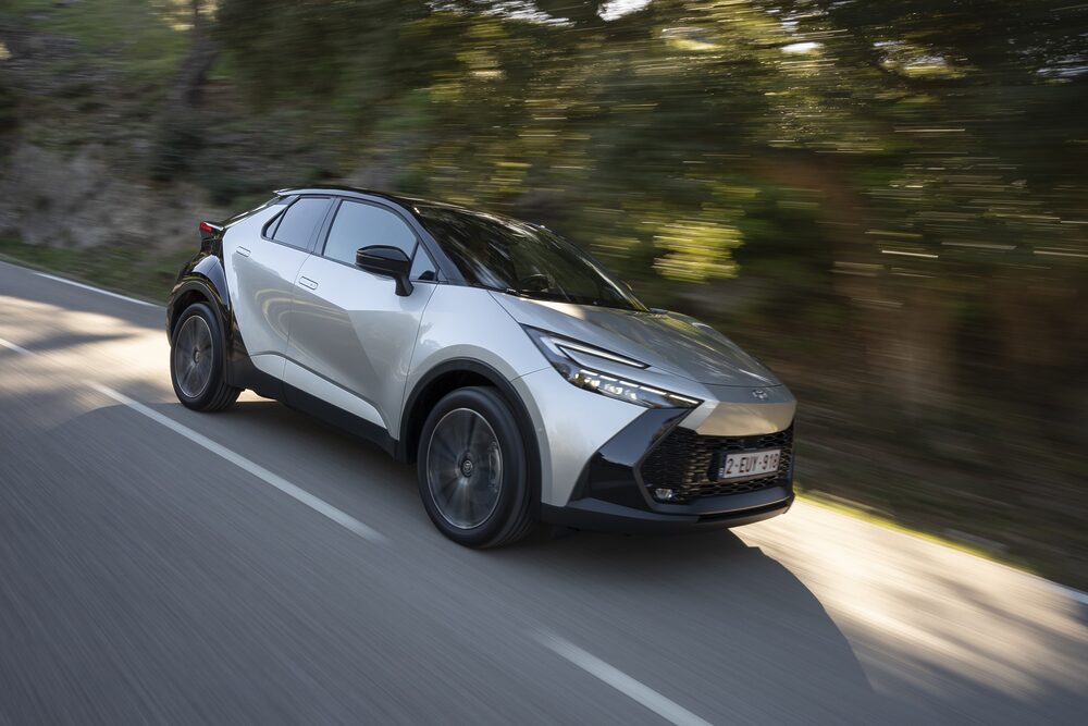 AK FIRMA POUŽÍVA FIREMNÉ PLUG-IN HYBRIDY ALEBO ELEKTROMOBILY, MÔŽE UŠETRIŤ ROČNE DESIATKY TISÍC EUR. DÔVODOM JE NIŽŠIA DAŇ AJ SPOTREBA