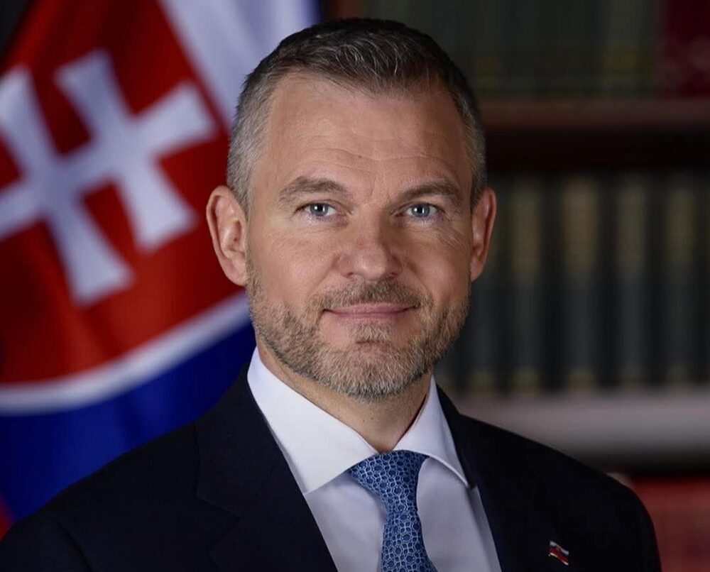 Šok na ceremoniáli: Študent odmietol podať ruku prezidentovi Pellegrinimu!