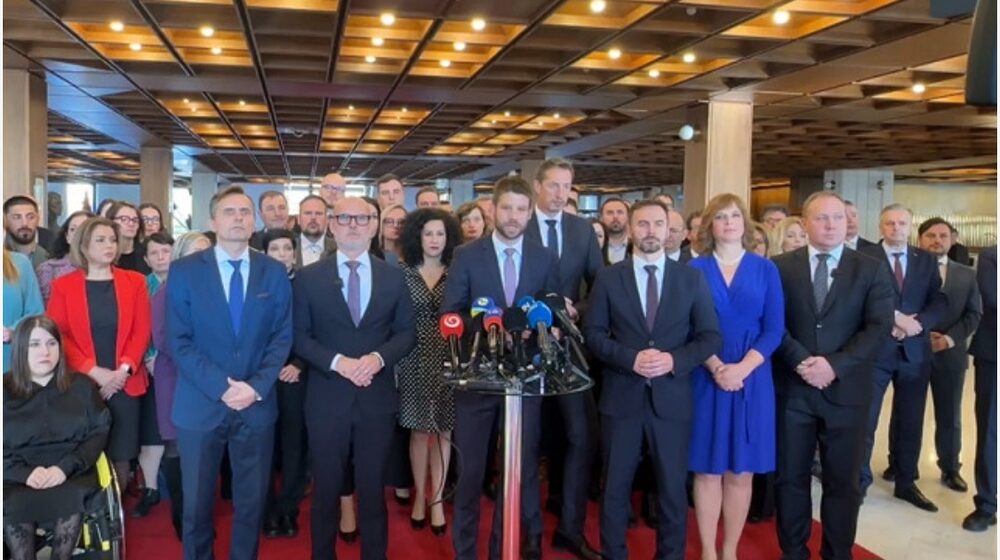 Opozícia spojila sily: Fico čelí pokusu o pád vlády!