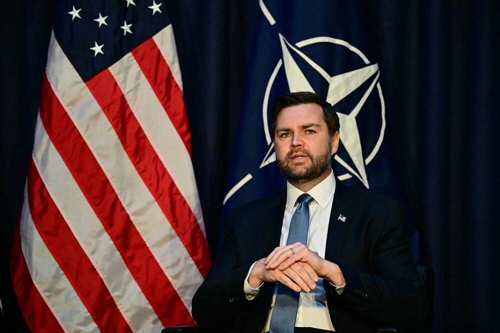 USA môžu proti Rusku použiť aj vojenskú formu nátlaku, povedal Vance