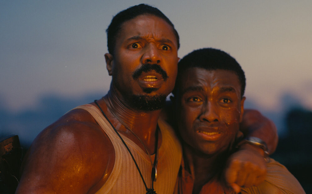 Krvilační upíri a Michael B. Jordan v dvojrole – horor Hriešnici sa predstavuje novým trailerom