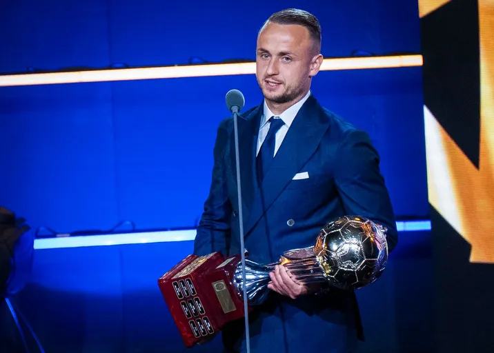 FUTBALISTA ROKA 2024 – Kráľom slovenského futbalu opäť Stanislav Lobotka, prvenstvo obhájila aj Mária Mikolajová