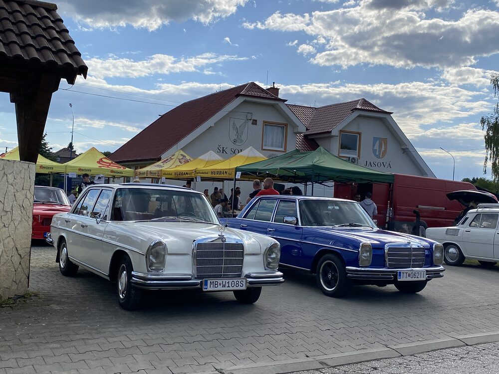 Jasová voňala gulášom a benzínom