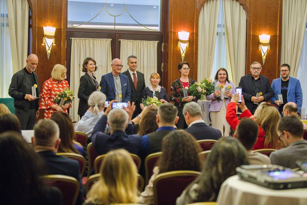 Ocenili najpredávanejších slovenských autorov. Zlaté a Platinové knihy aj Zlaté pero poznajú svojich víťazov