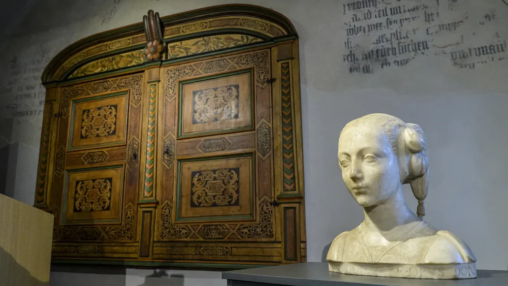 PRÍBEH JEDNEJ BUSTY: Múzeum otvorene pomenúva pravdu o diele