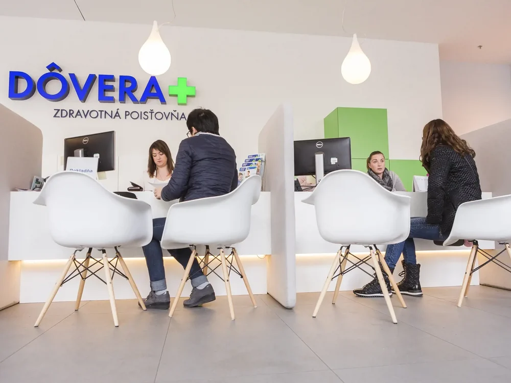 Dôvera a PKP spájajú sily: Pomáhame „ľuďom v koncoch“ dostať sa z dlhov