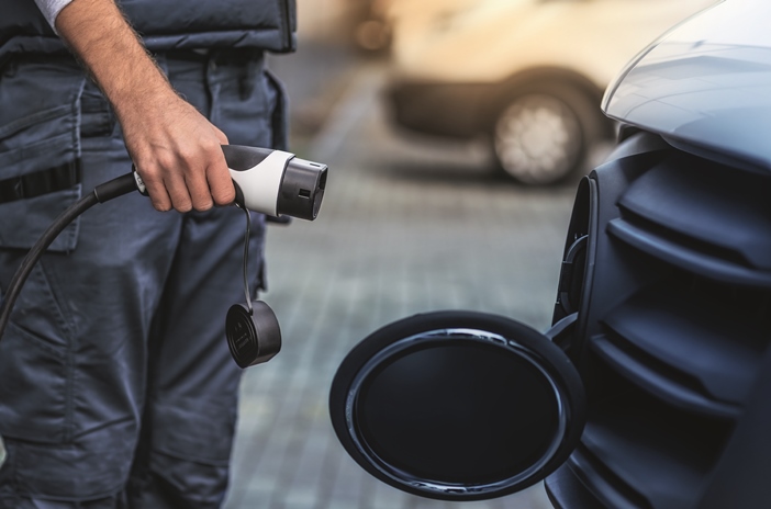 Štúdia DKV Mobility: Európske firmy plánujú kupovať viac elektromobilov. Čelia však rastúcim nákladom