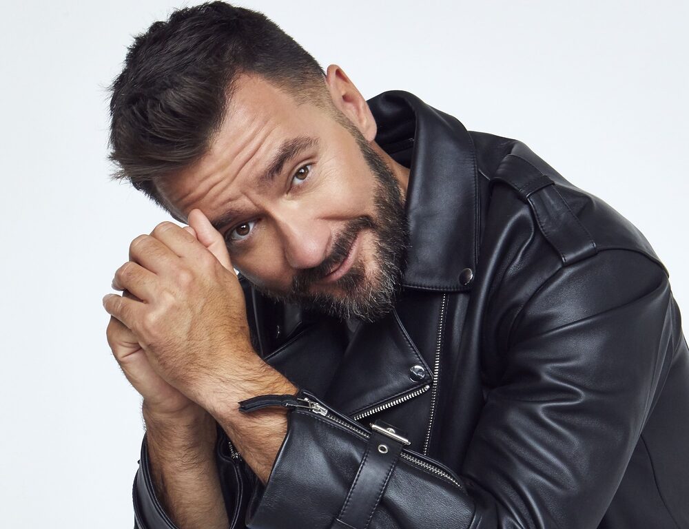 Marek Ztracený sa vracia s novým singlom. Hymna netrpezlivého čakania na víkend „Modlitba za pátek“ prináša zábavný videoklip