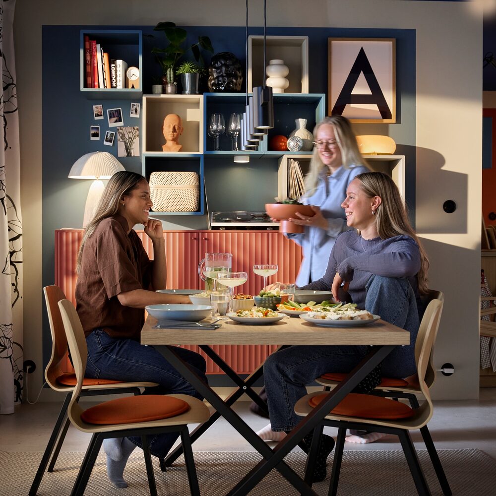 Prieskum IKEA: Slováci v priemere večerajú spolu iba 23 minút. Ako životné tempo mení medziľudské vzťahy a stolovanie?