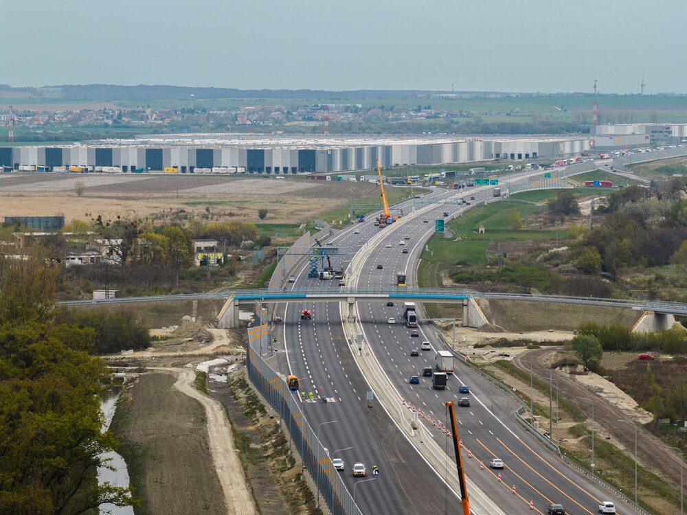 Motoristi už jazdia po zrekonštruovanej a rozšírenej D1 v oboch smeroch 